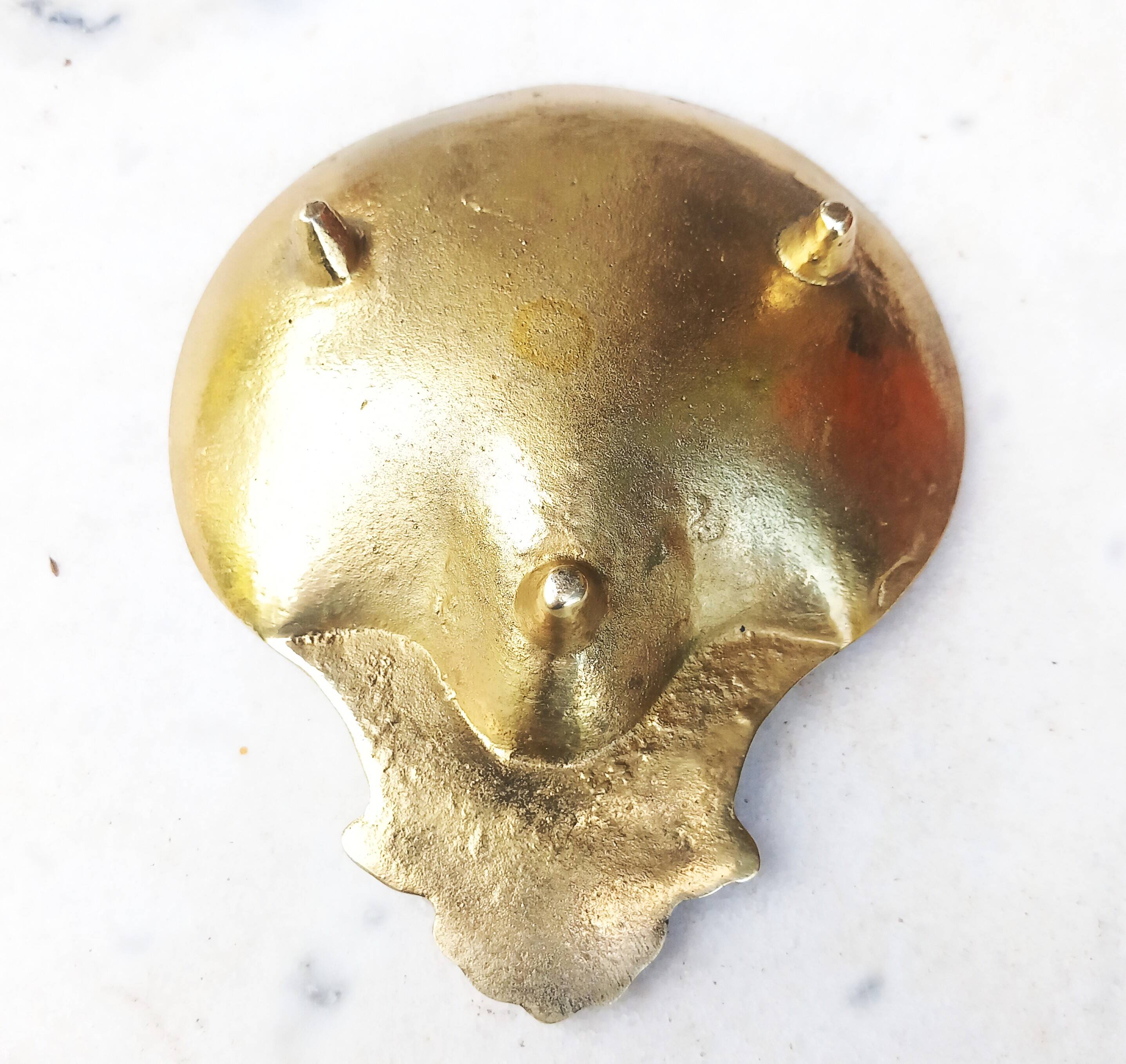 Brass scallop shell
