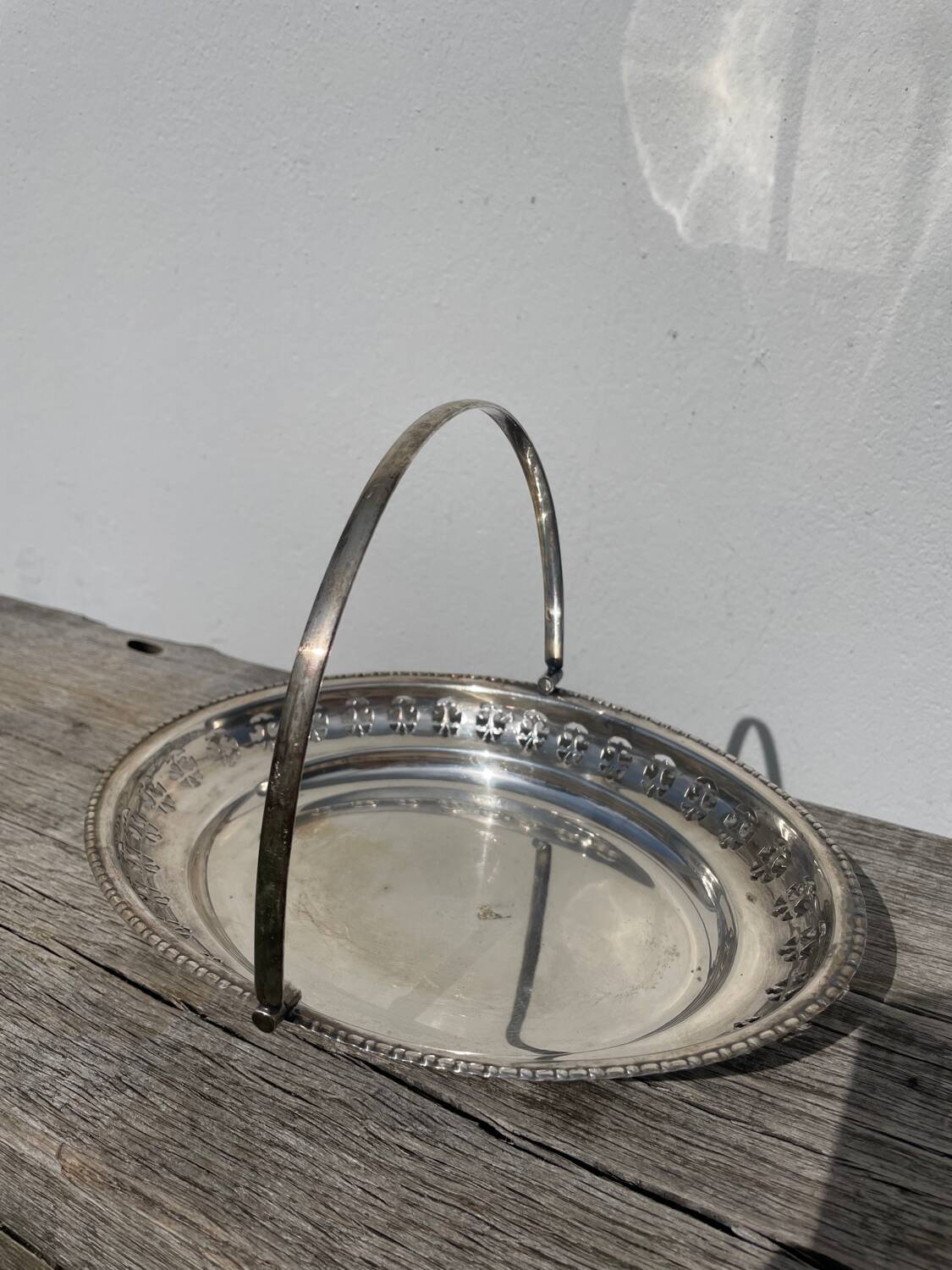 Oval dish with silver-plated metal handle