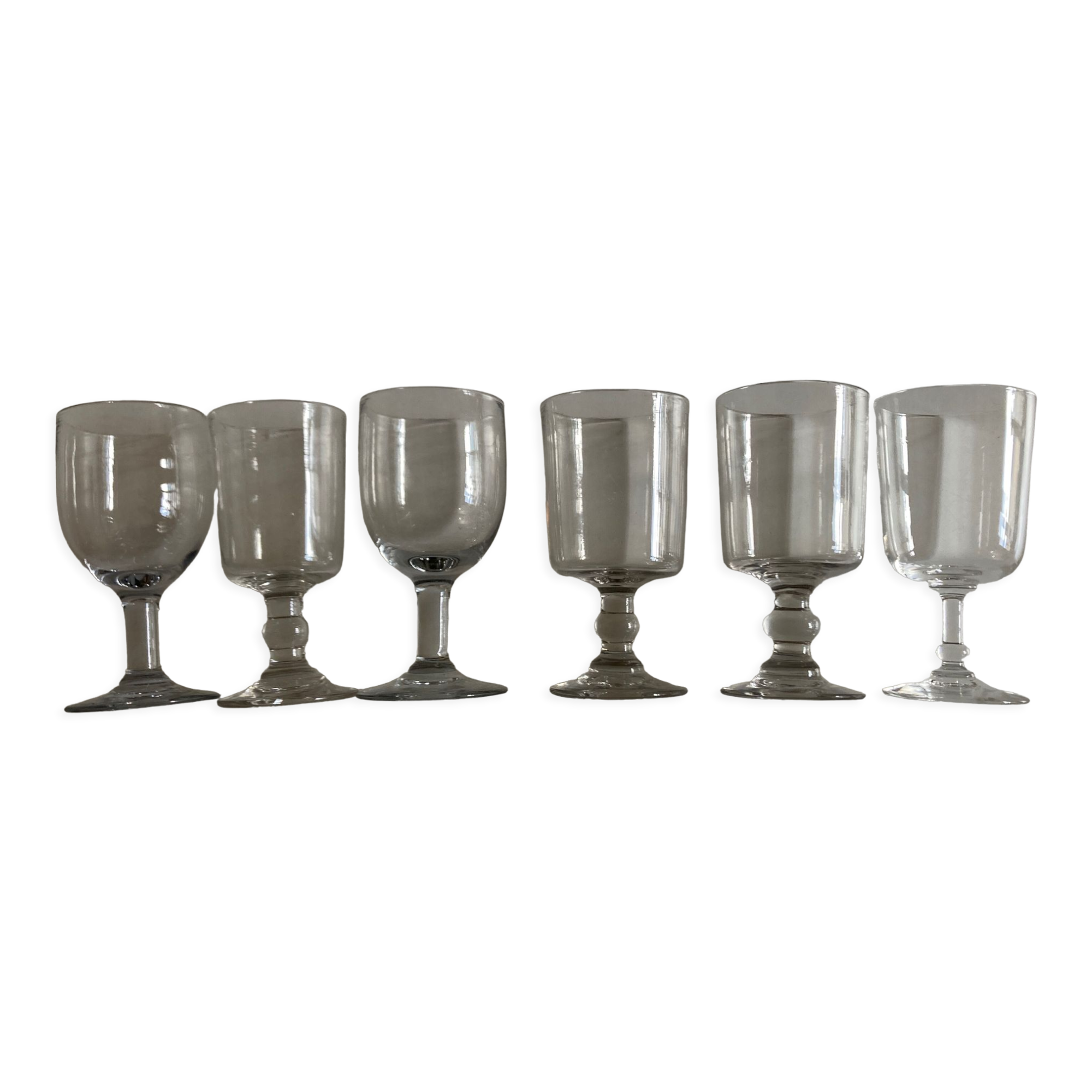 Set de 6 verres de table à pied mi 19e assortis