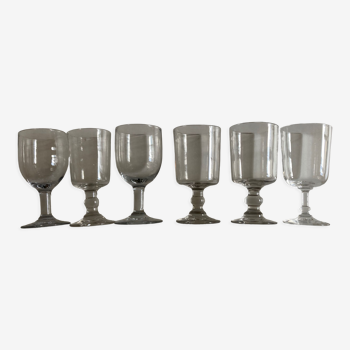 Set de 6 verres de table à pied mi 19e assortis