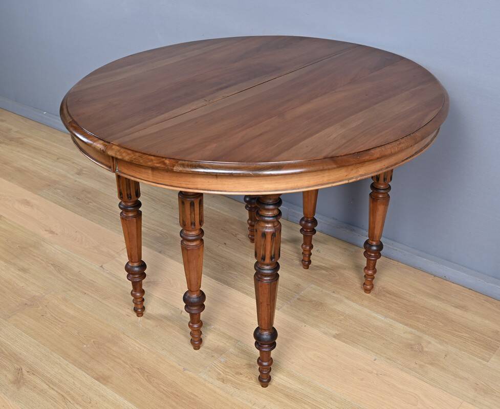 Extendable Walnut Table, Louis-Philippe Style – Late 19th Century