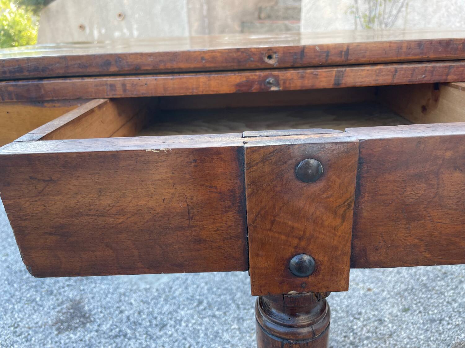 Table half-moon in solid walnut