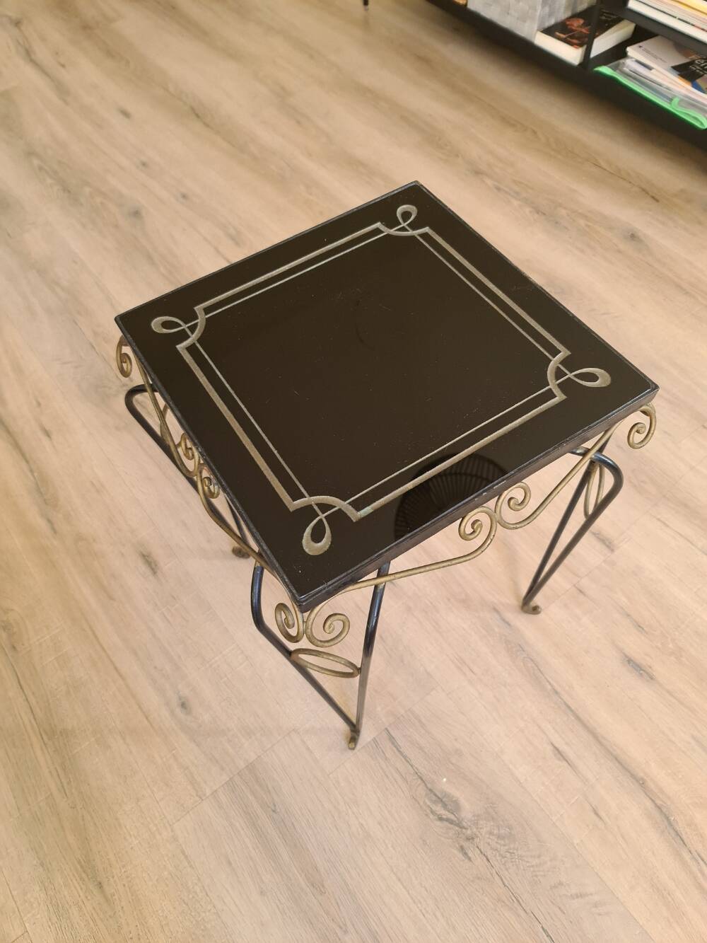 Vintage pedestal table