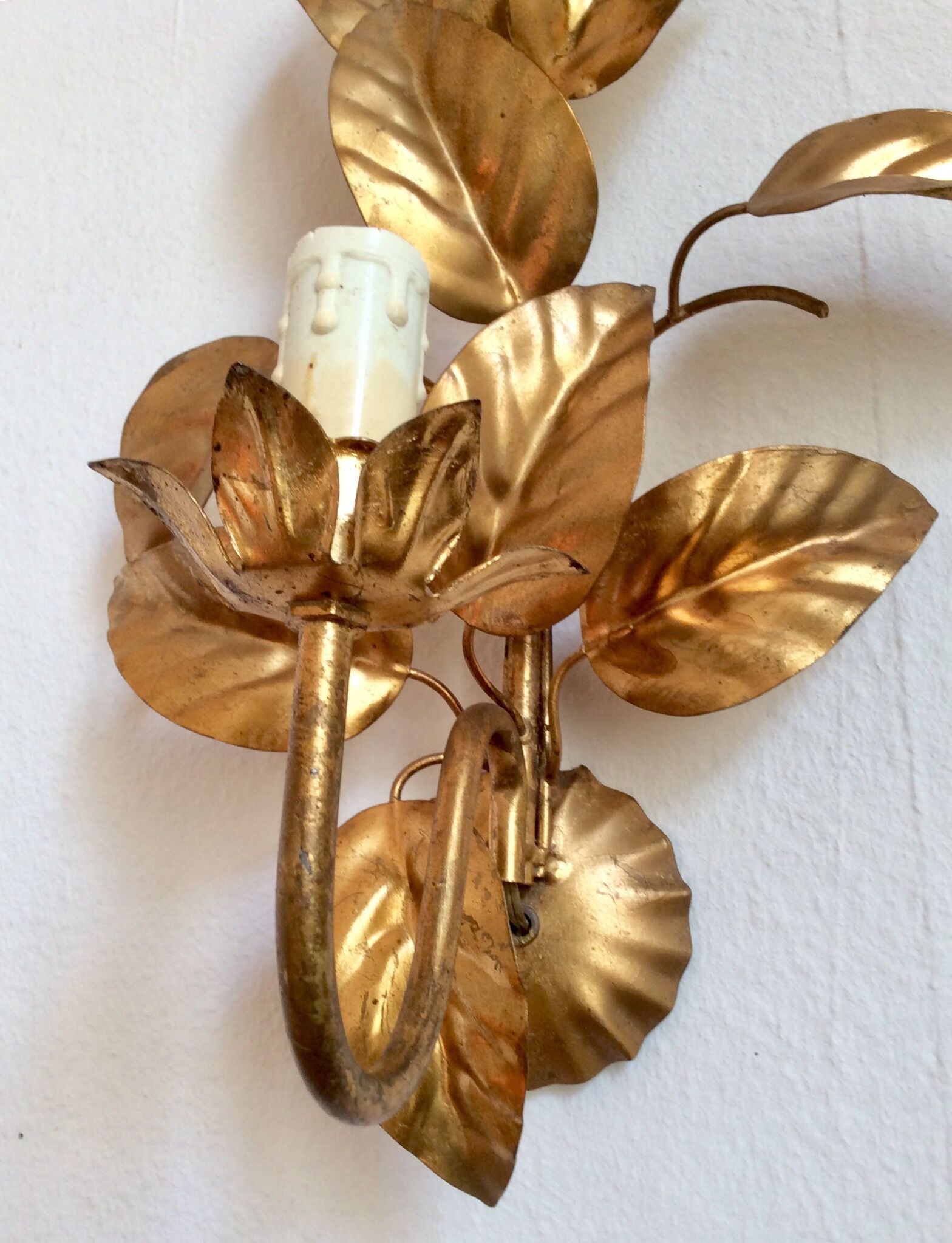 Apply gold metal sheets, Hans Kolg