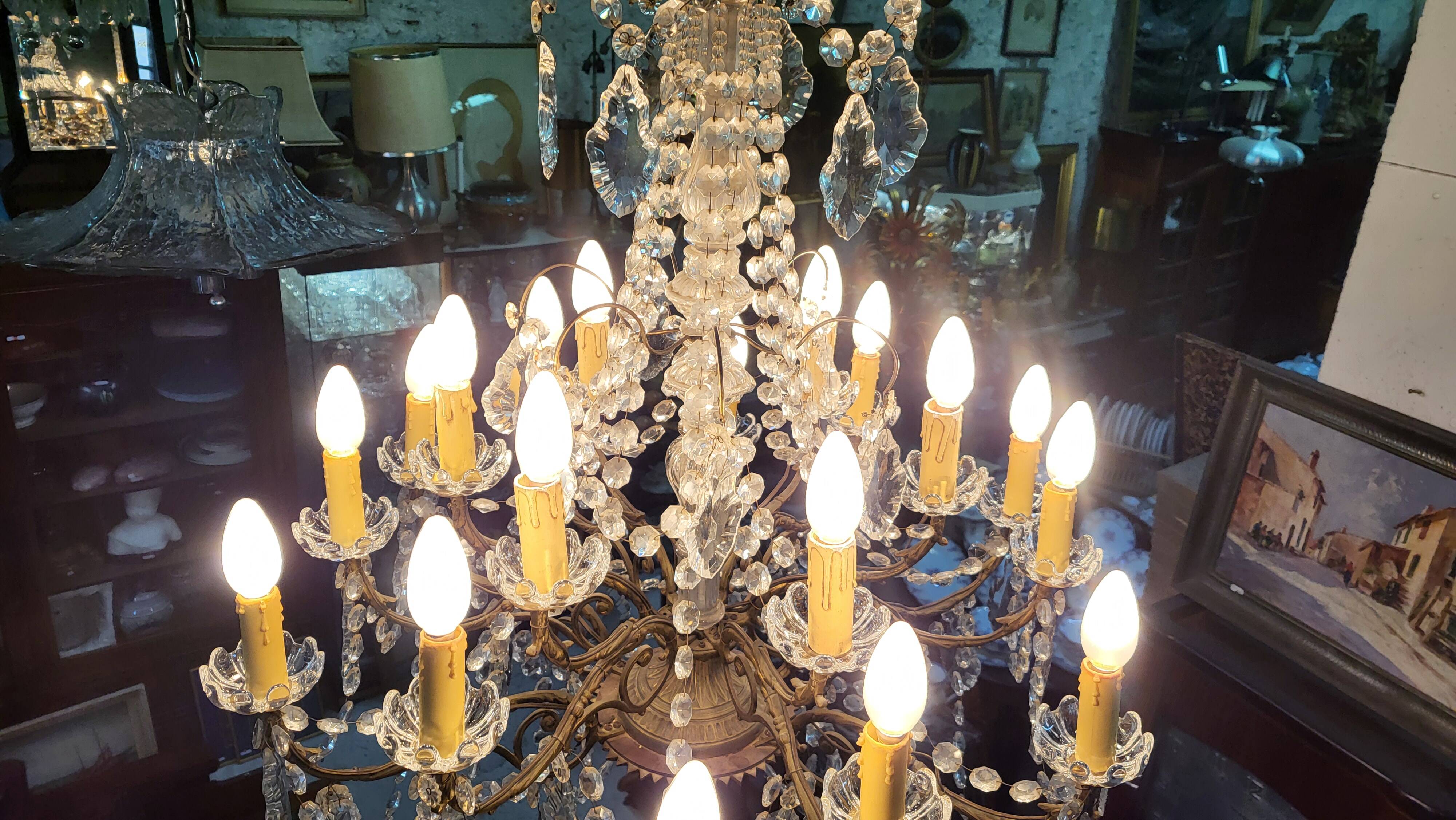 Chandelier with pendants 18 bulbs