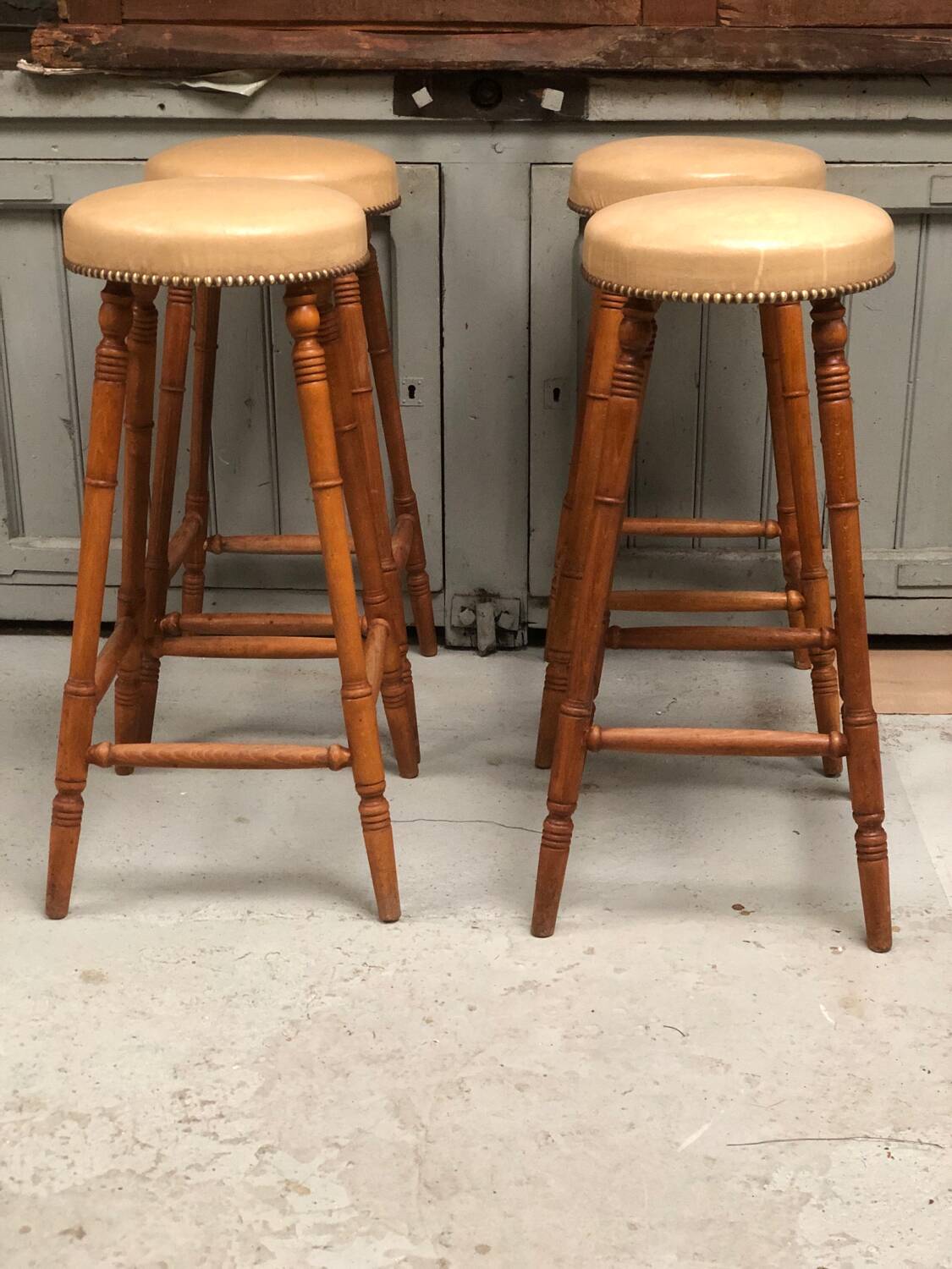 Tabourets de bar bistrot en chêne et cuir