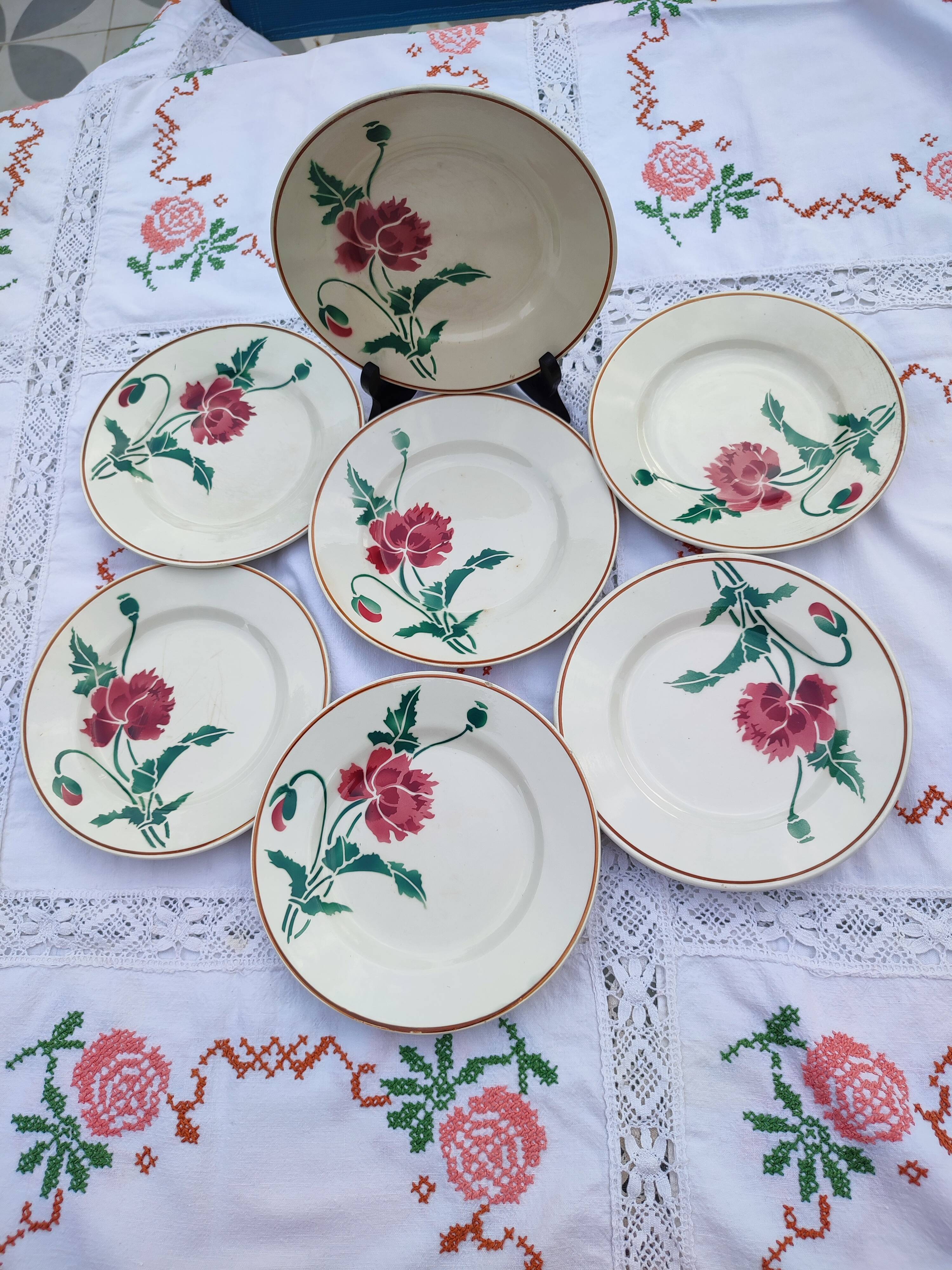 Set of 7 dessert plates