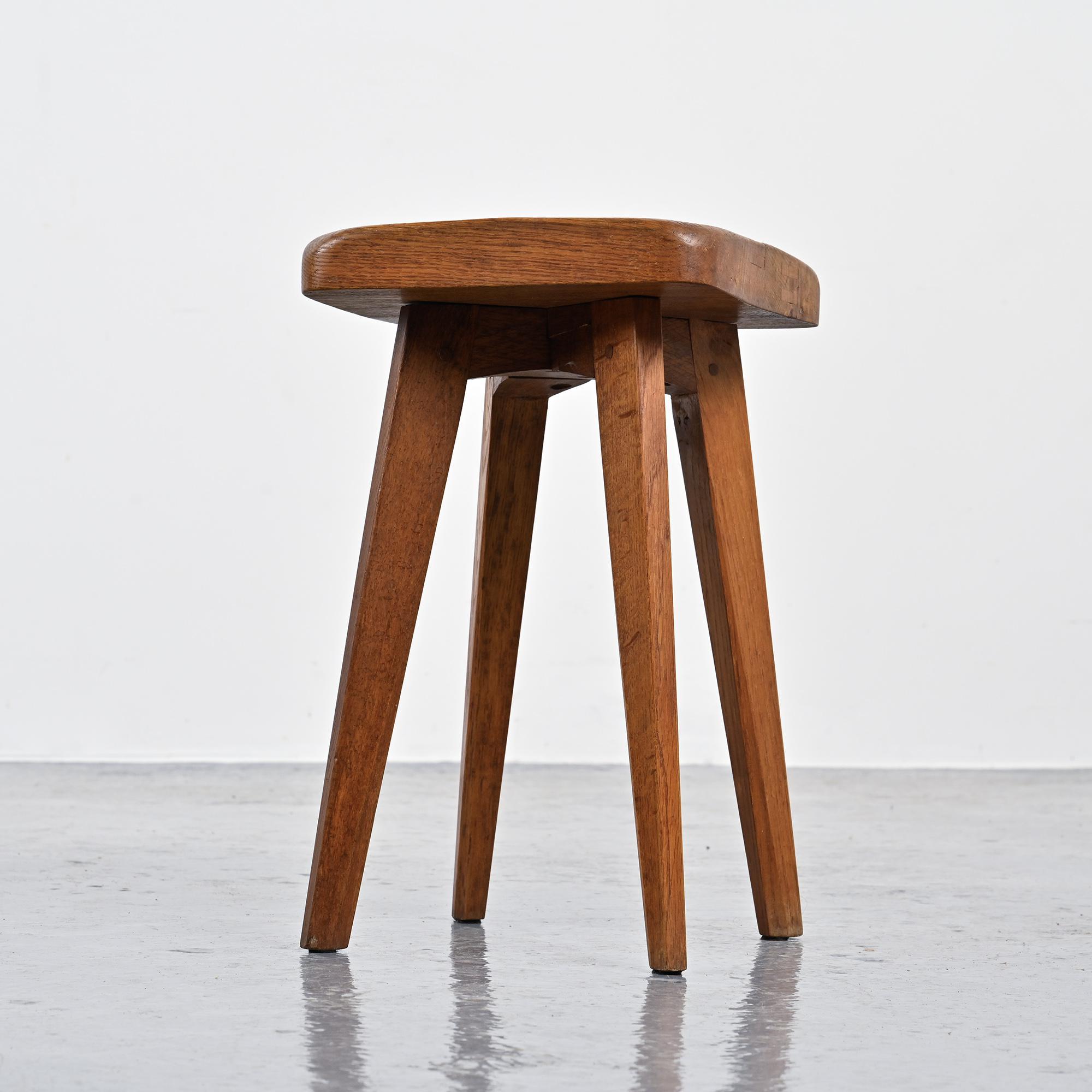 Solid oak stool, French craftsmanship, 1950s.