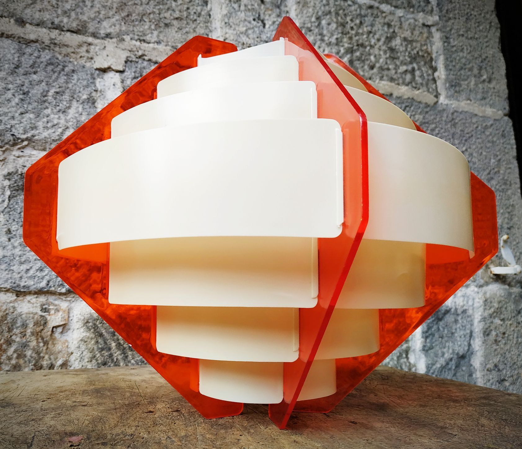 Vintage geometric suspension