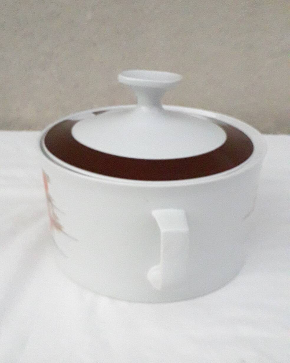 Porcelain vegetable dish 70