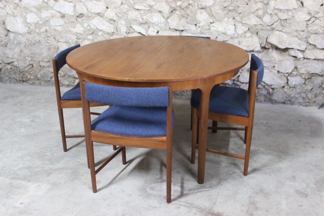 Set dining table 4 chairs by publisher McIntosh