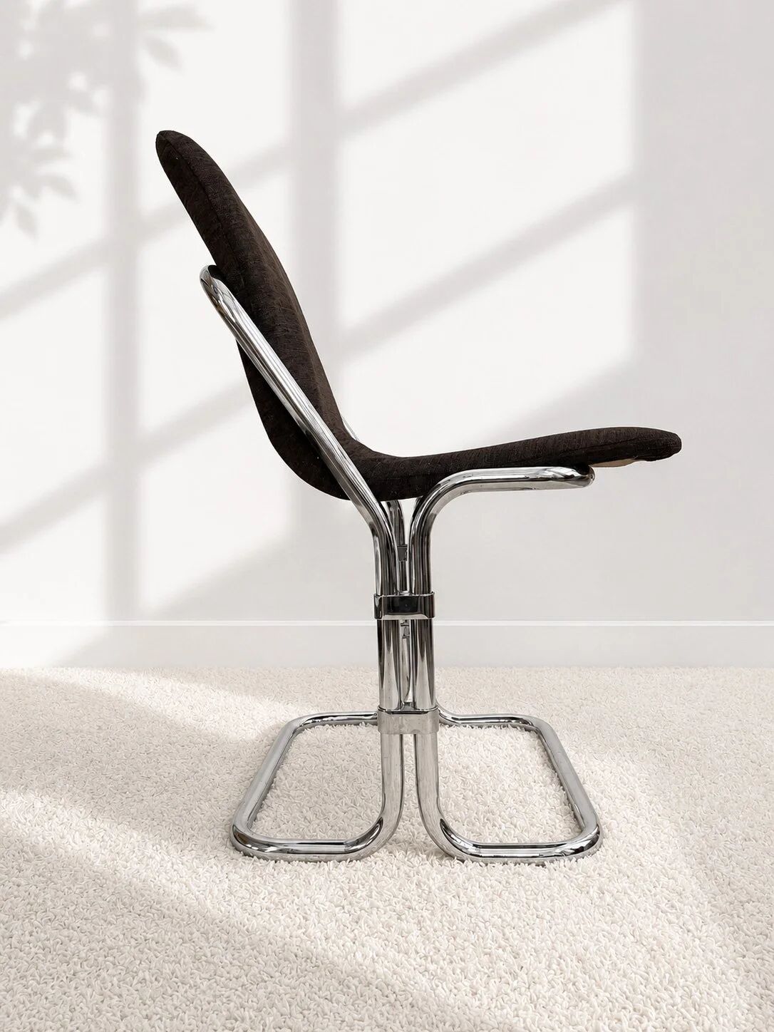 Chaises space age, Italie, années 1970.