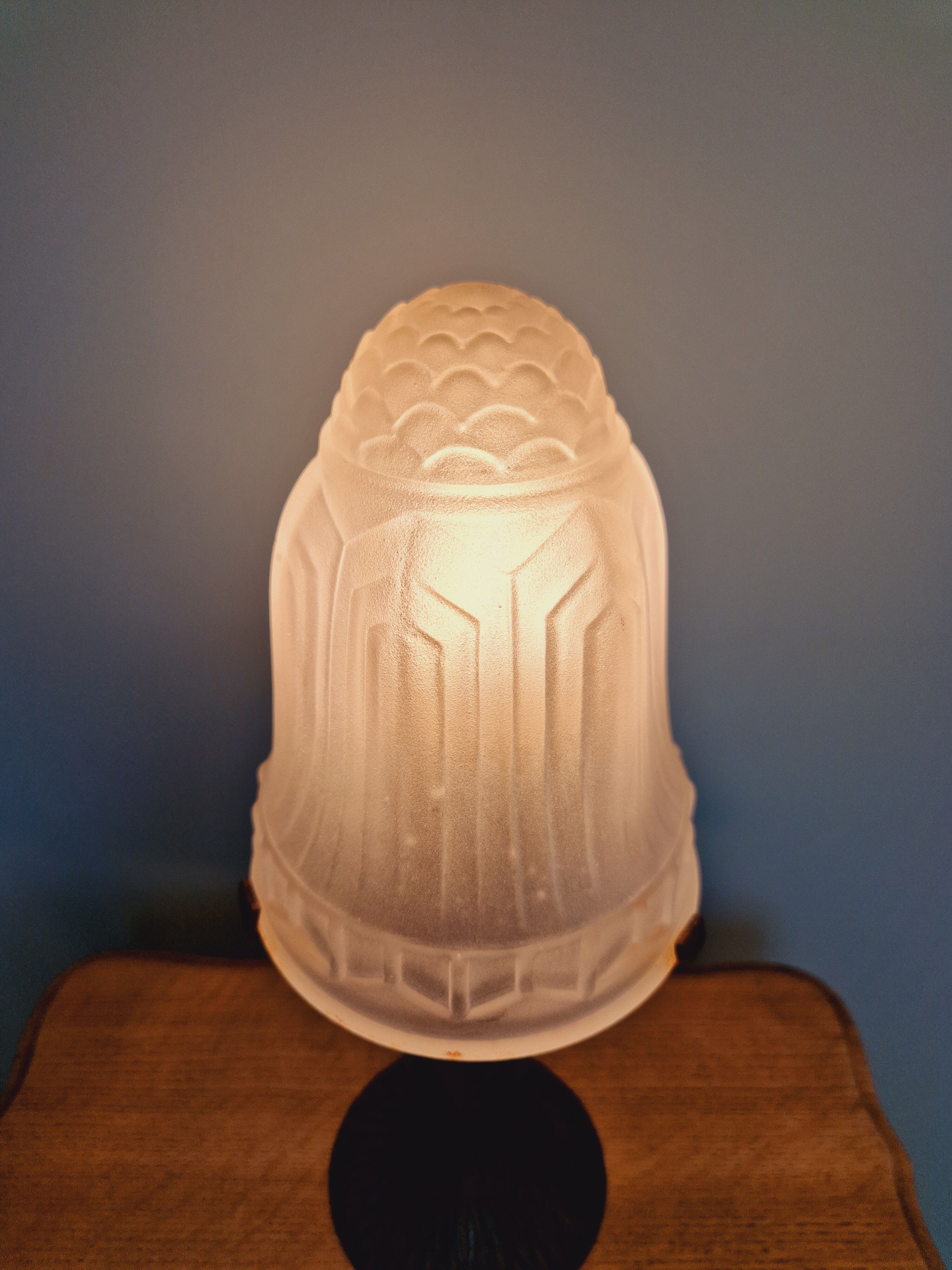 Art deco lamp in wrought iron and pressed-molded glass 1920s 1930s