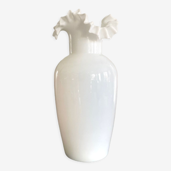 Vase opaline col festonné