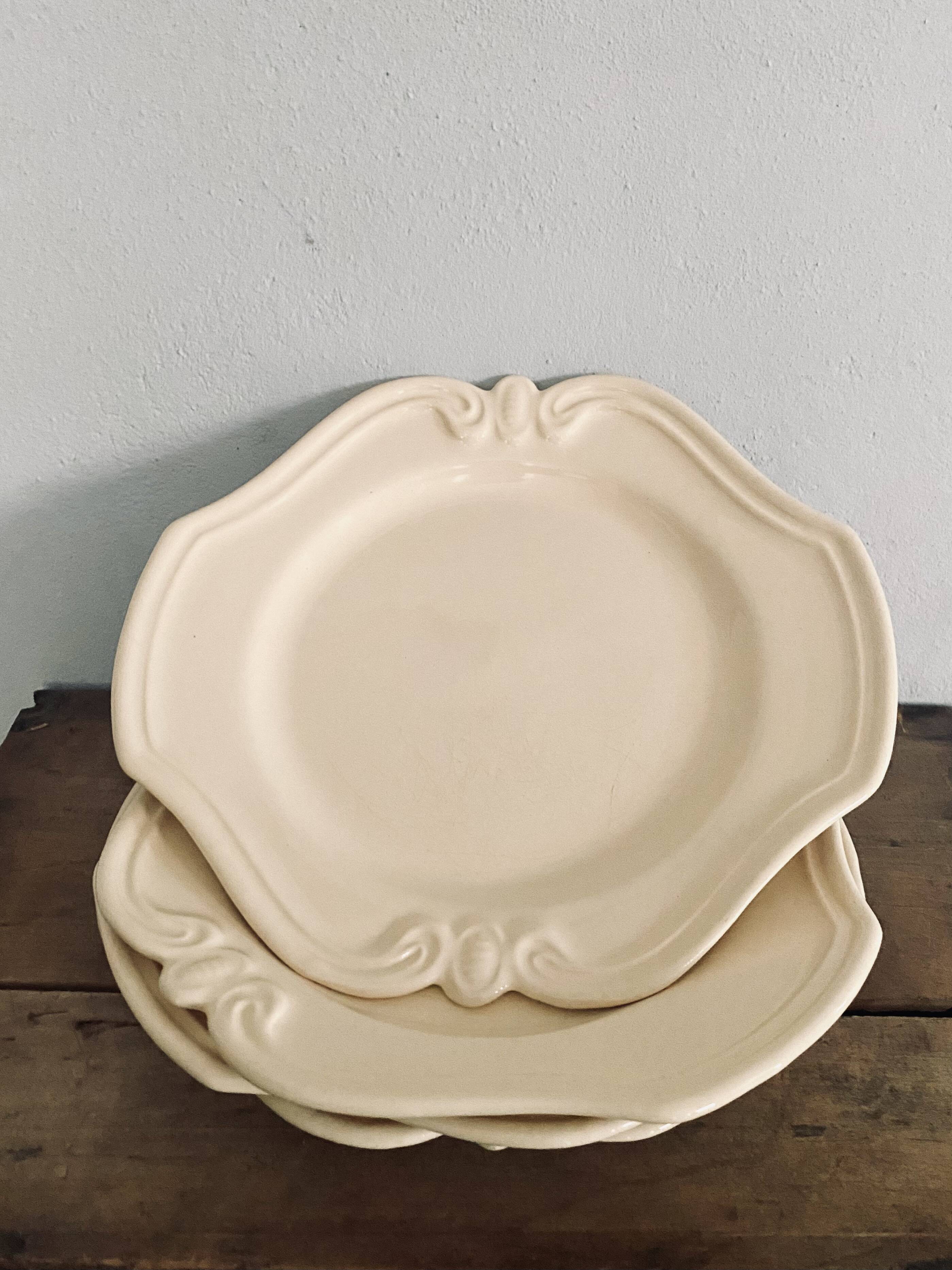 4 ceramic plates
