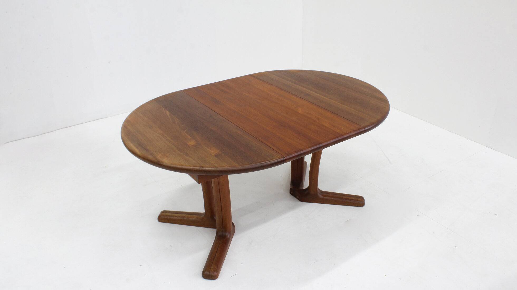 Vintage Dyrlund Danish round dining table teak