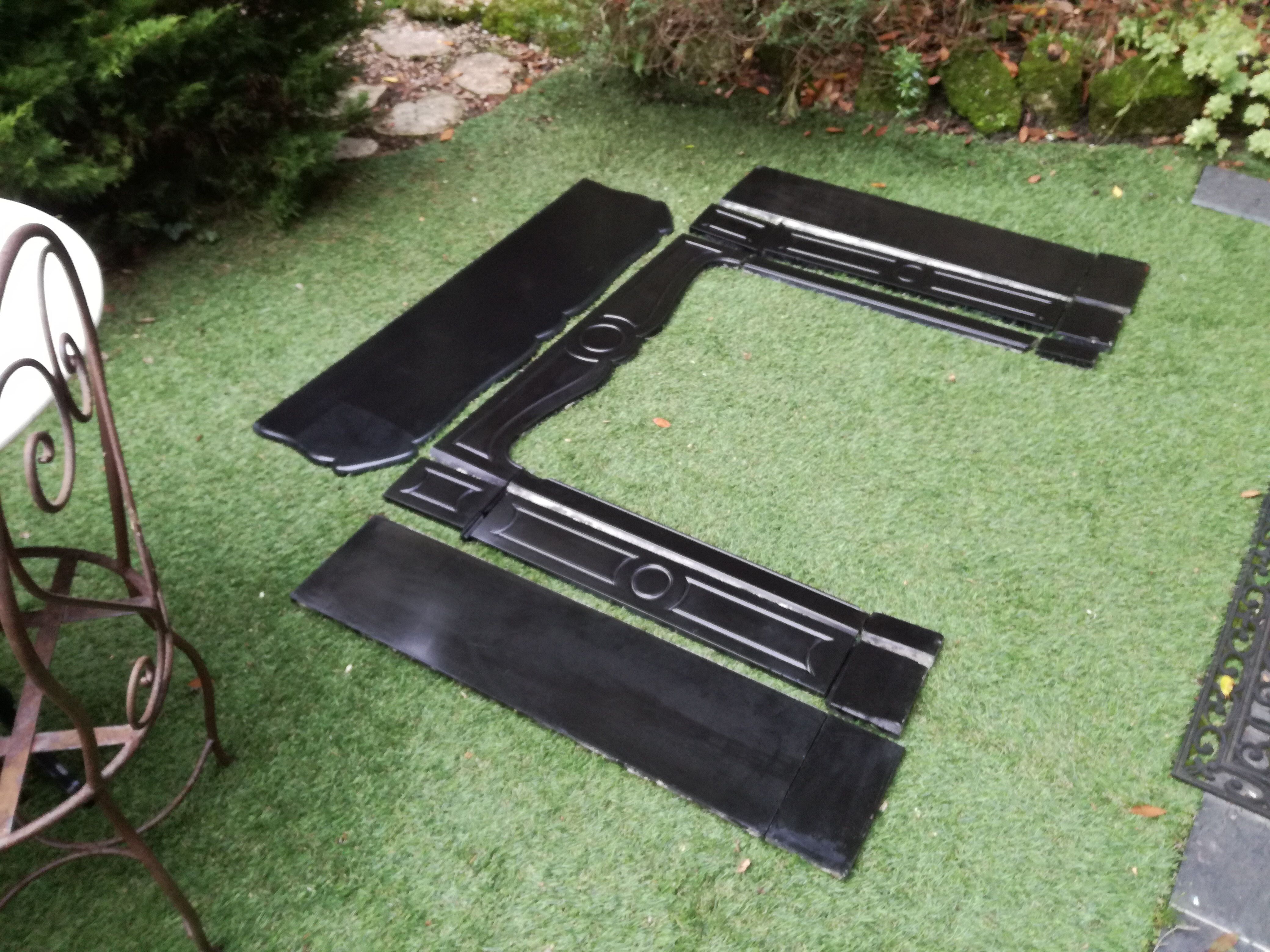 Pompadour fireplace in black marble nineteenth century.