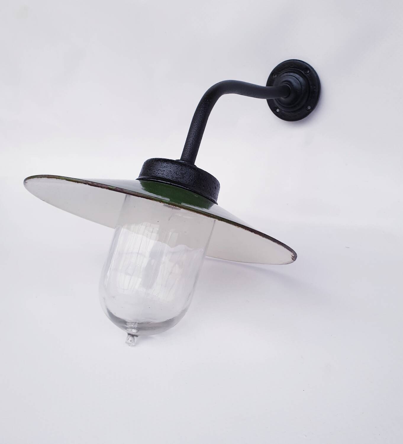 Antique outdoor lamp in enamelled sheet metal