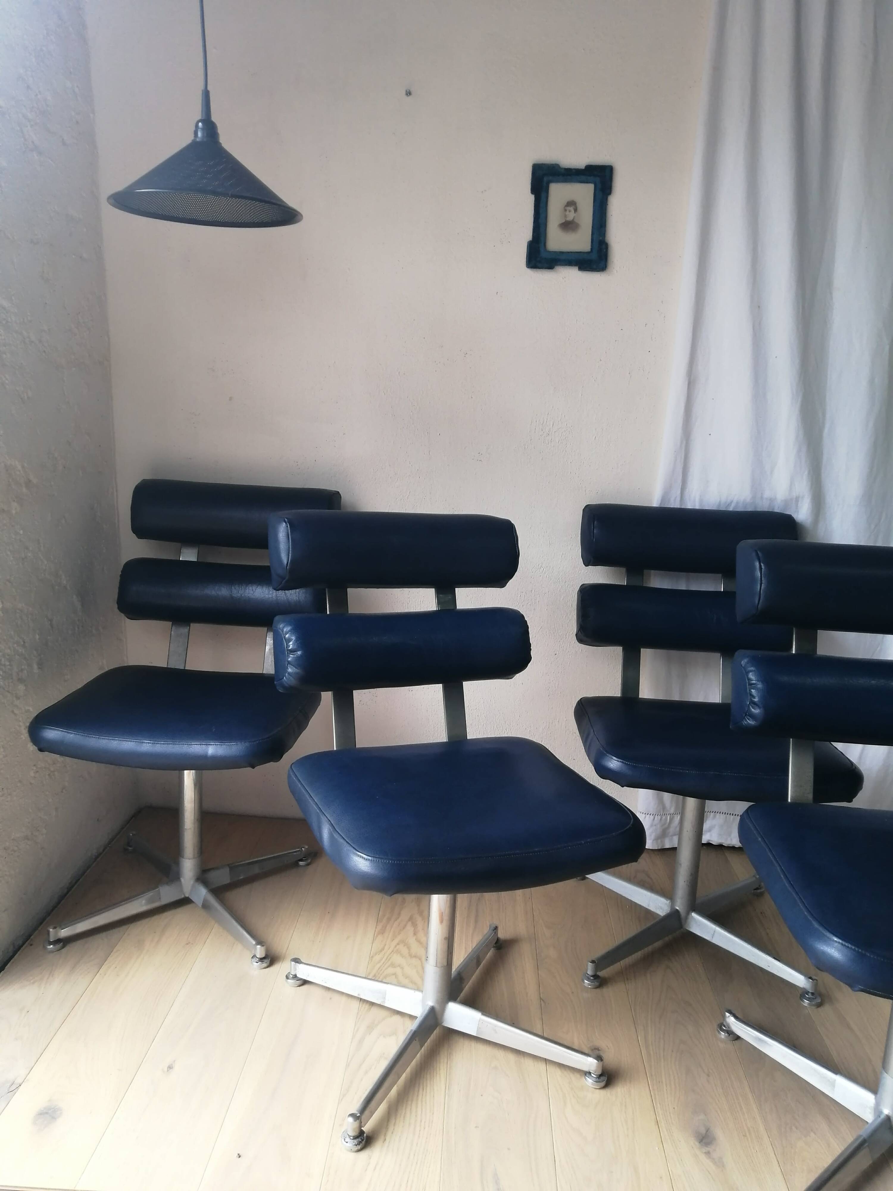 Set of 4 1970s hairdresser chairs in Space Age style.