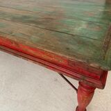 Table basse indienne en teck laqué verte et rouge