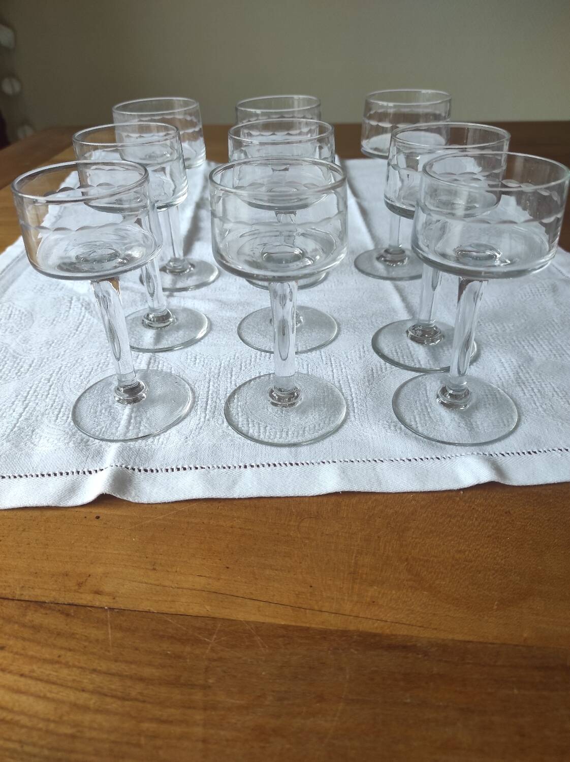 Set of 9 Anjou-style white wine glasses
