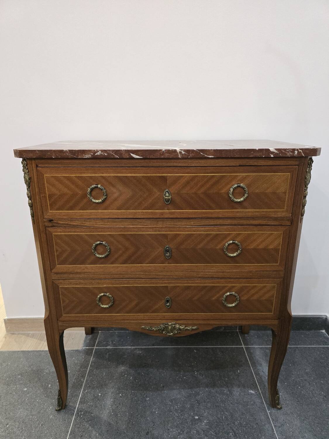 Commode style transitoire en marqueterie