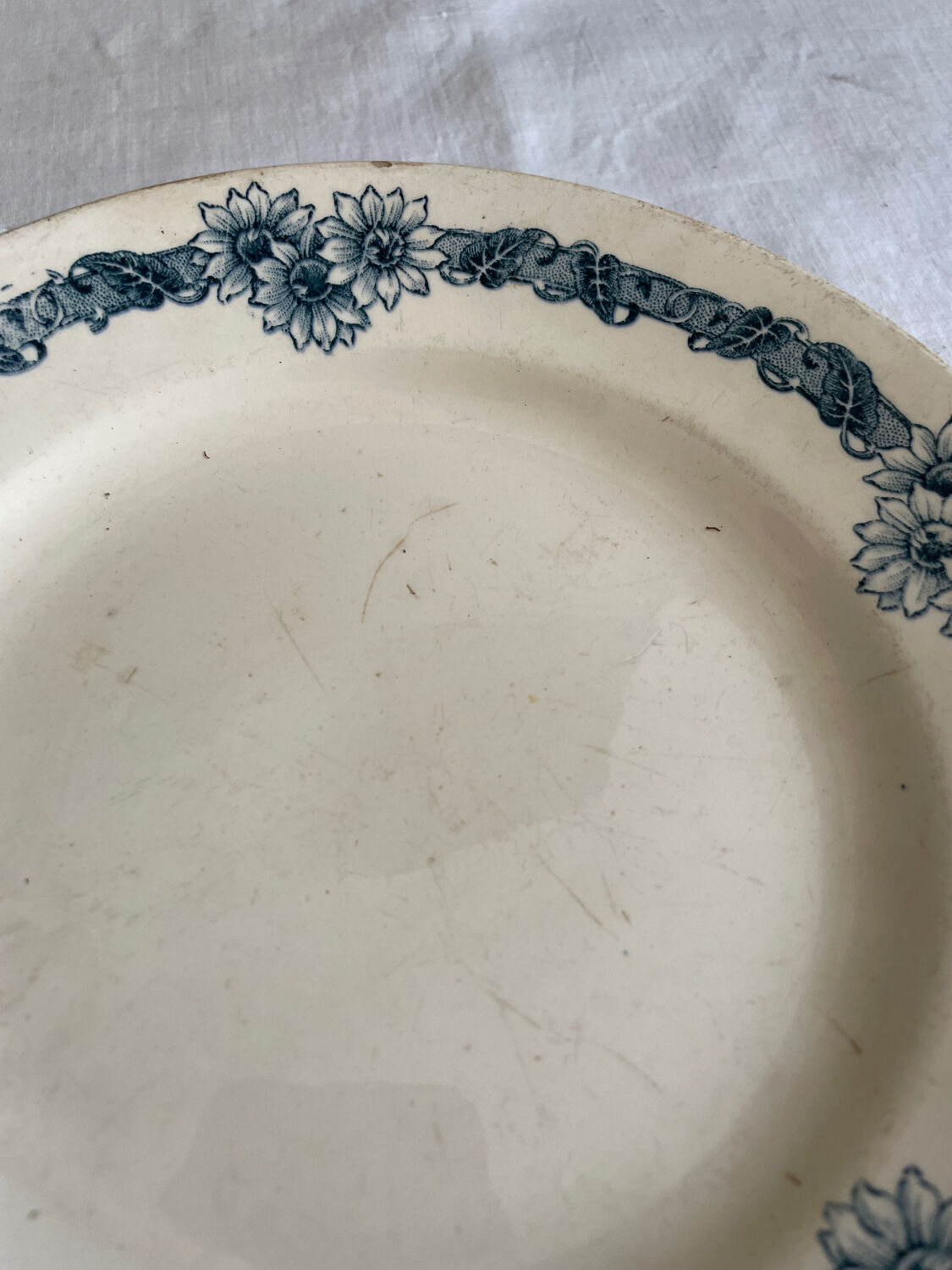 Hollow plate 1900 Terre de Fer B.H.V. Denise Longchamp