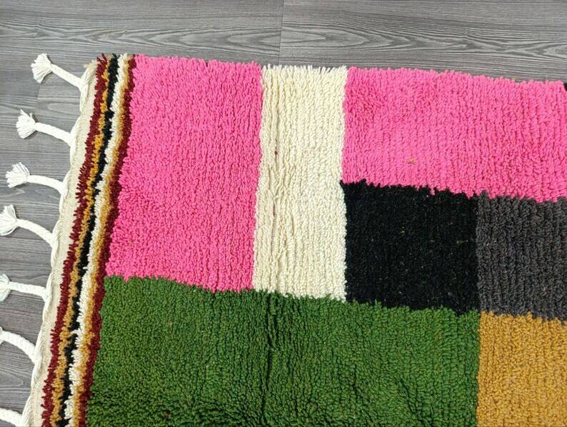 Multicolored woven wool rug 250cm x 150cm