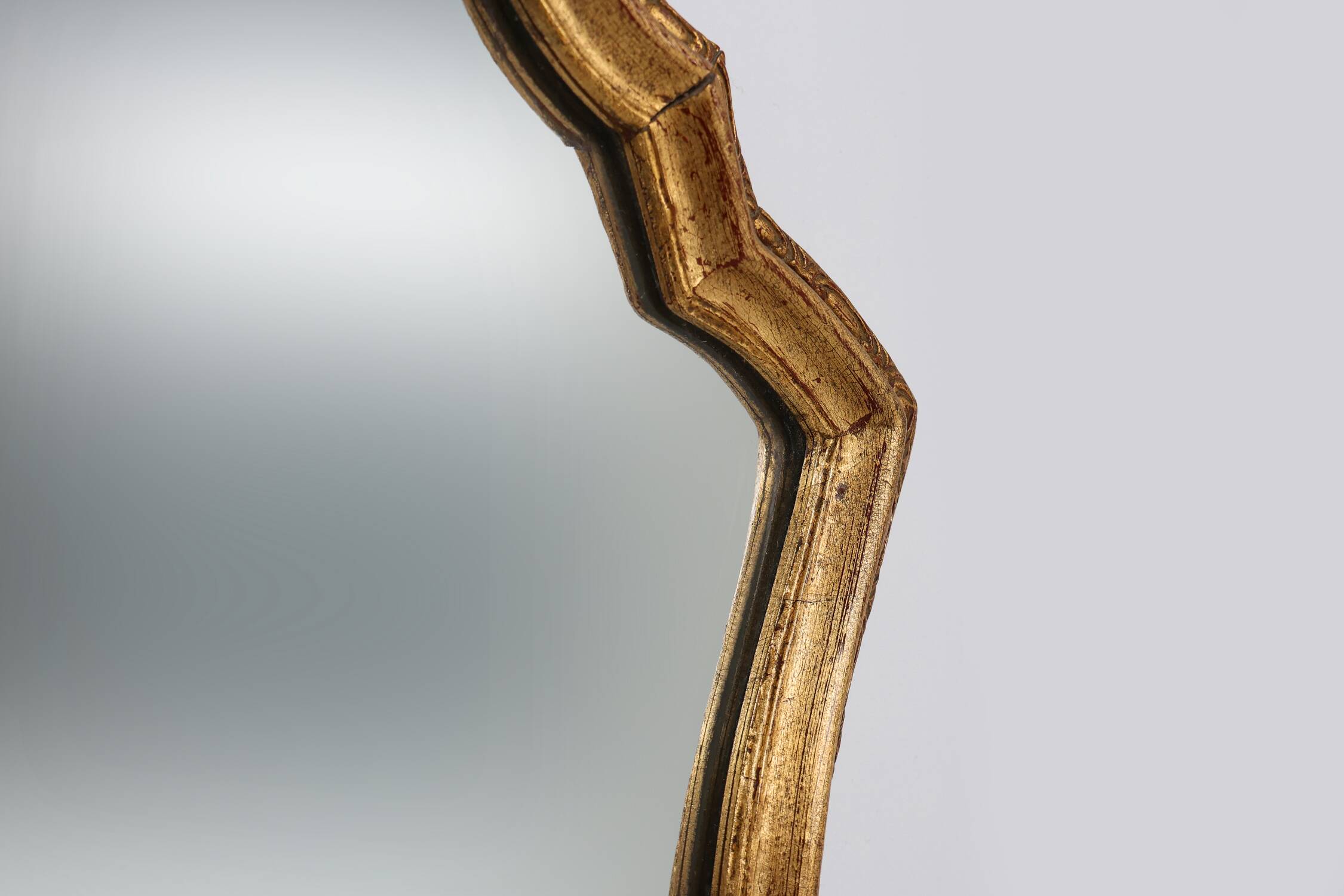 French rococo-baroque style Mirror in wood with gilded frame