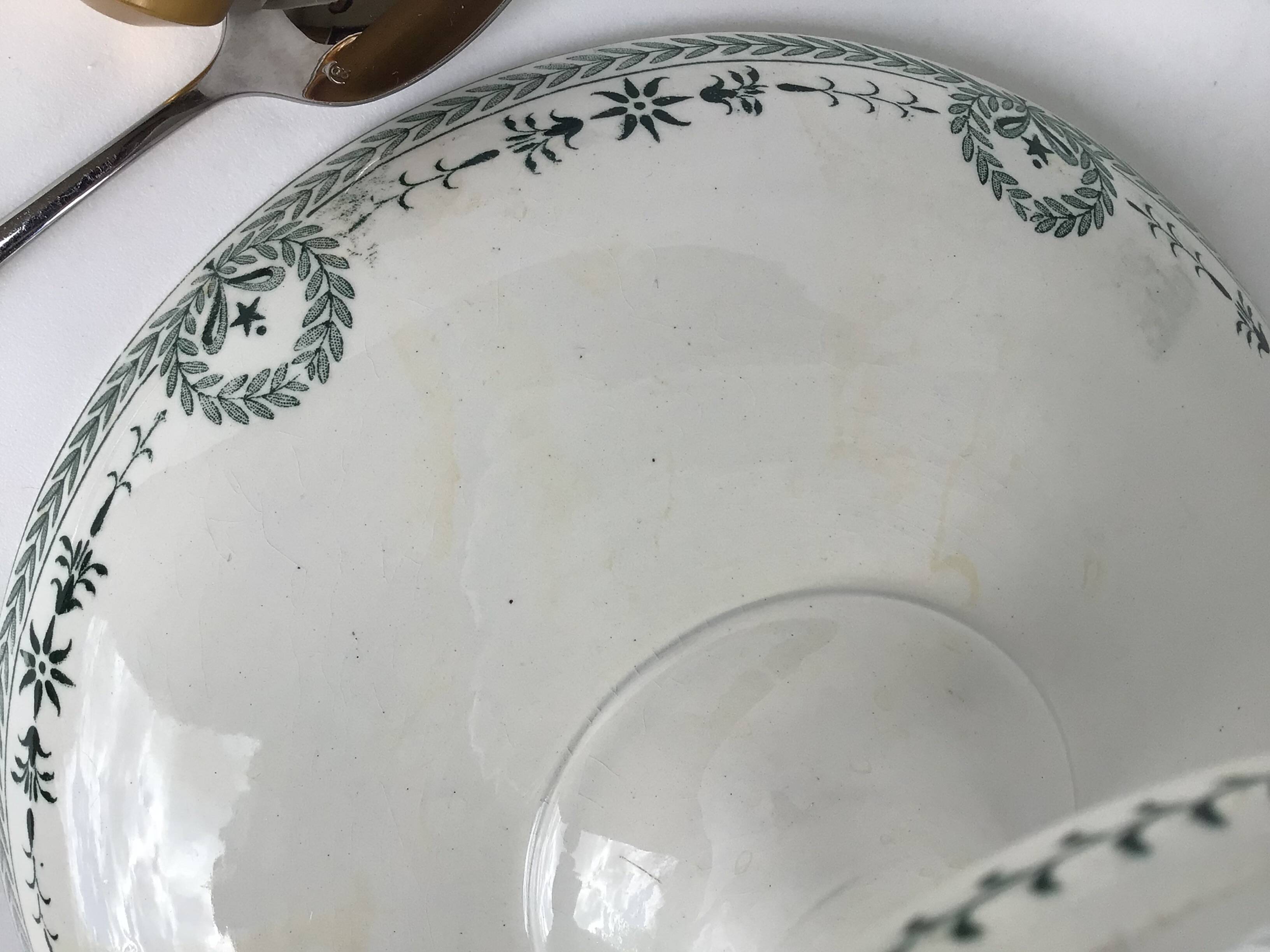 Terre de Fer Digoin dark green standing bowl