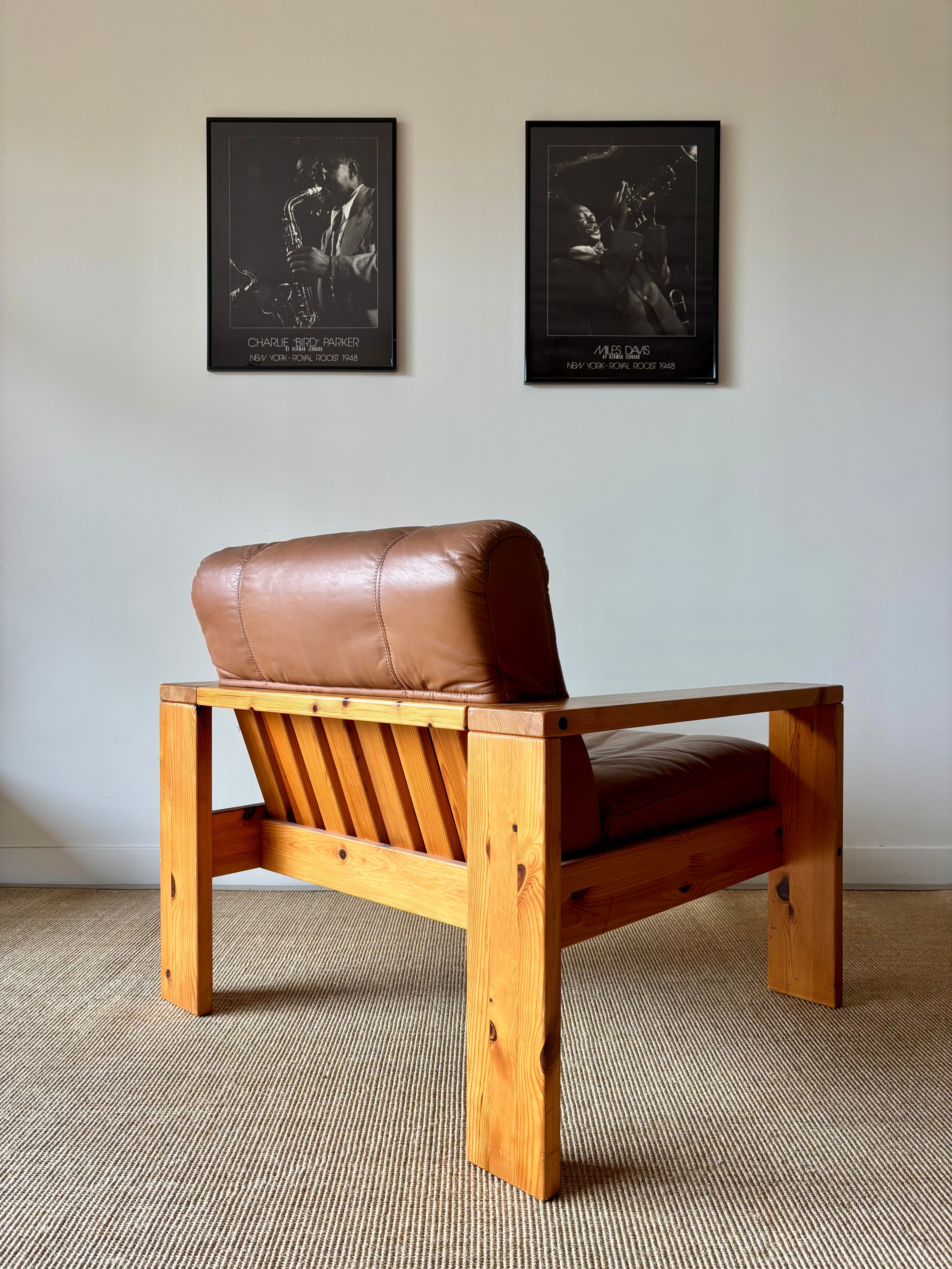 2 pine and leather armchairs from the 1970s