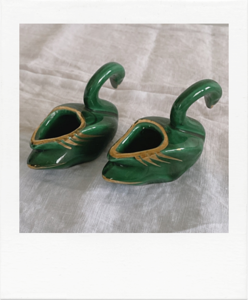 Ceramic swan salt and pepper shaker