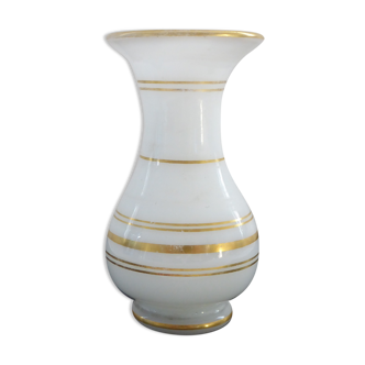 Vase miniature en opaline