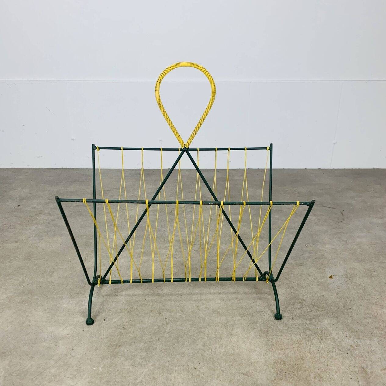 50s metal magazine rack with scoubidou