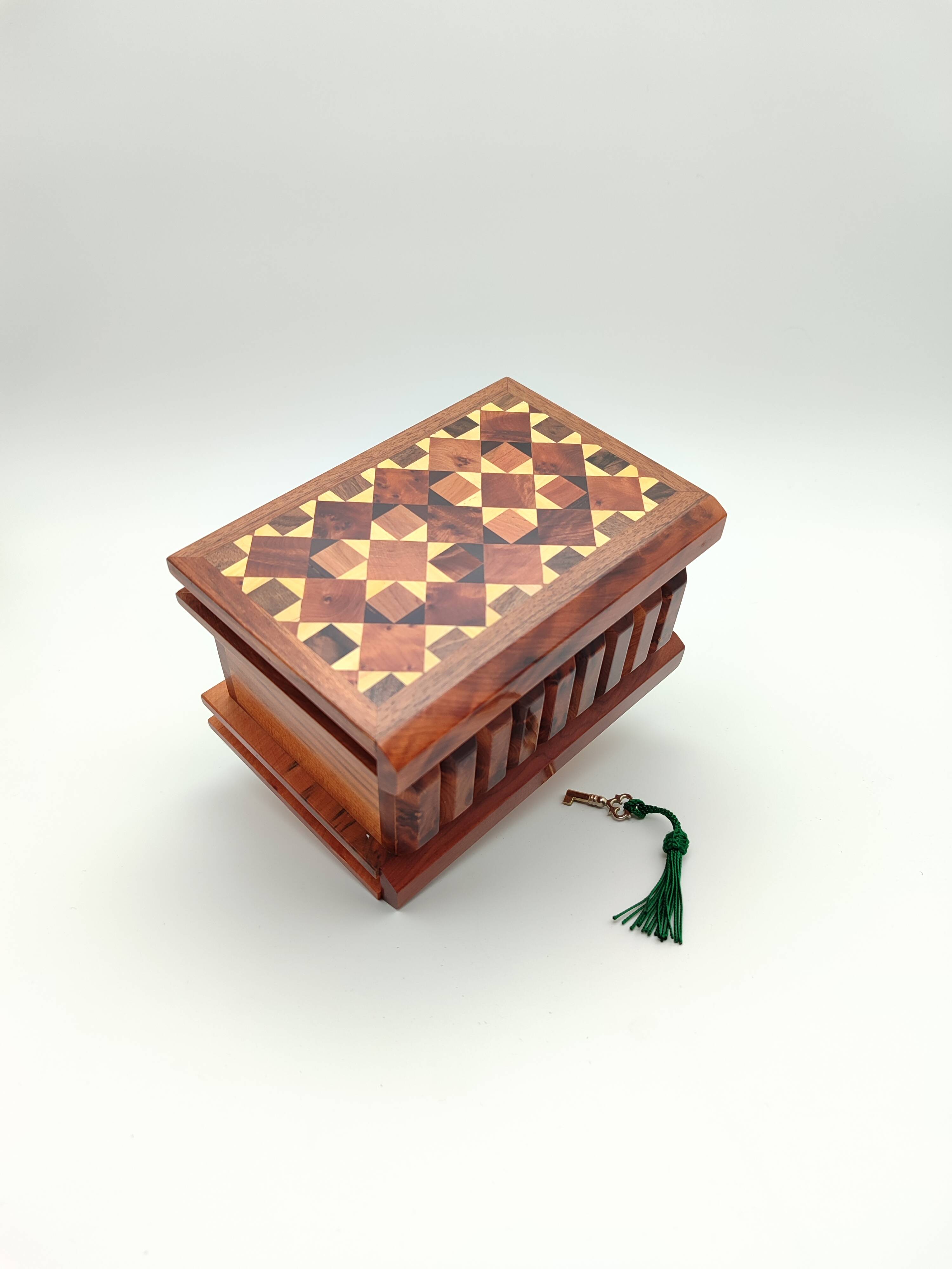 Thuya wood secret box