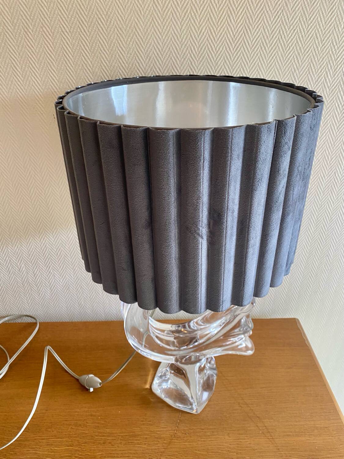 Lamp signed Daum France in crystal.