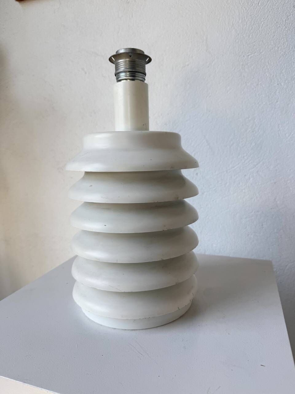 White lacquered metal table lamp from the 60s