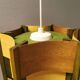 Lampe ancienne en placage de bois, partiellement peinte en vert.
