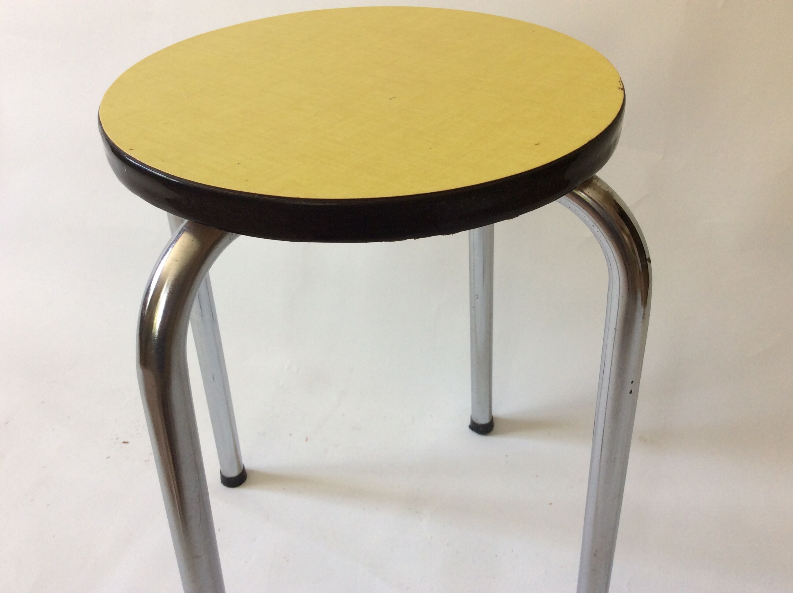 Tabouret rond en formica