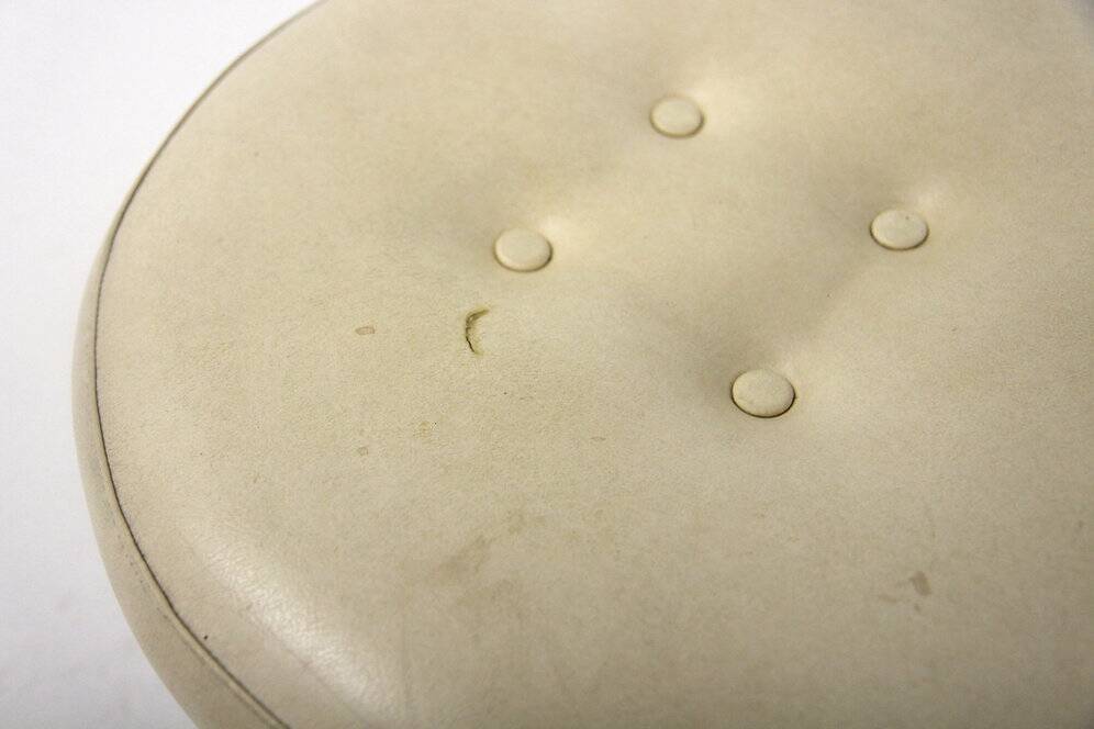 Scandinavian "tripod" stool in beechwood, Sweden, 1950