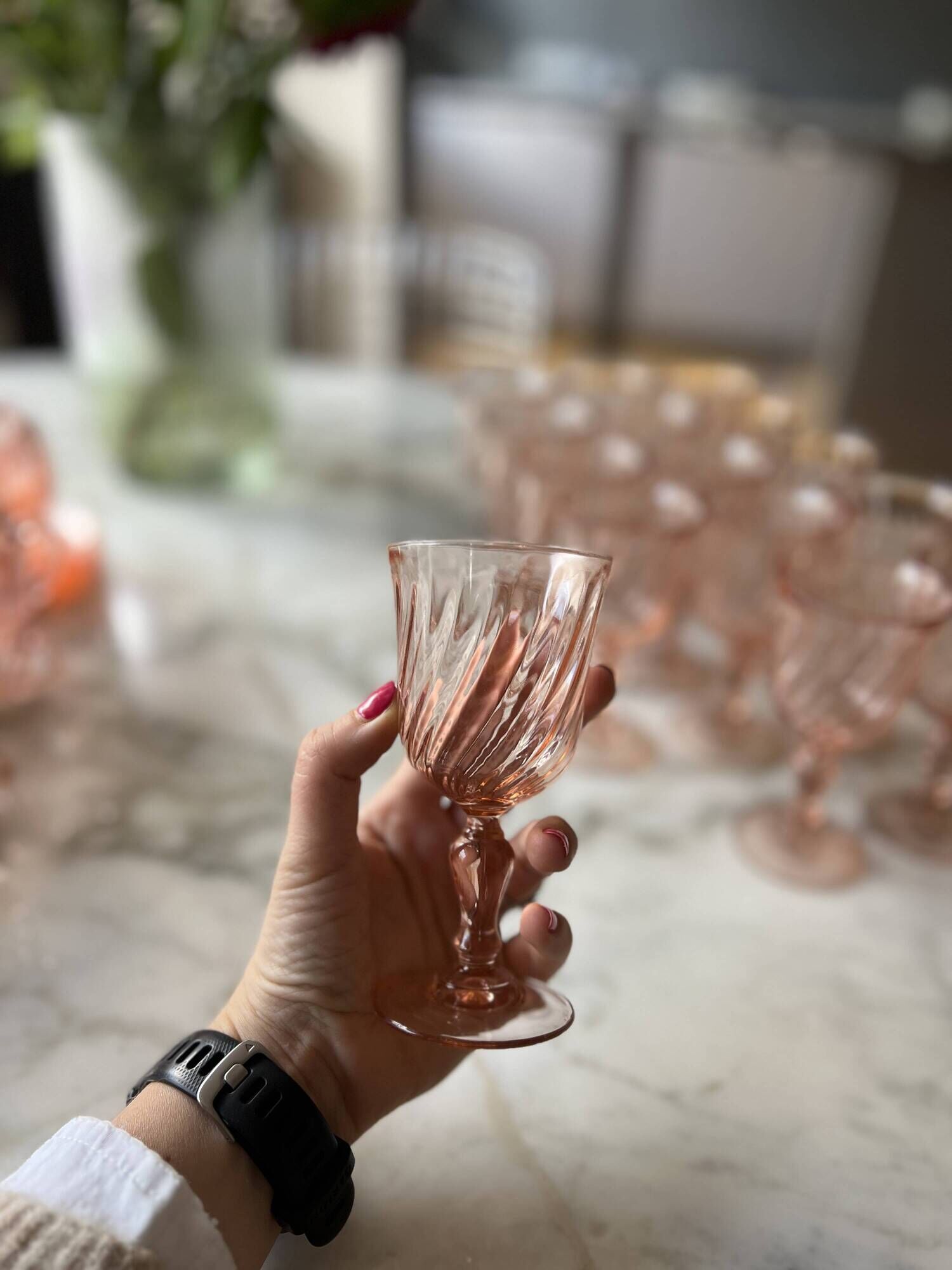 Set of 15 Arcoroc pink wine glasses
