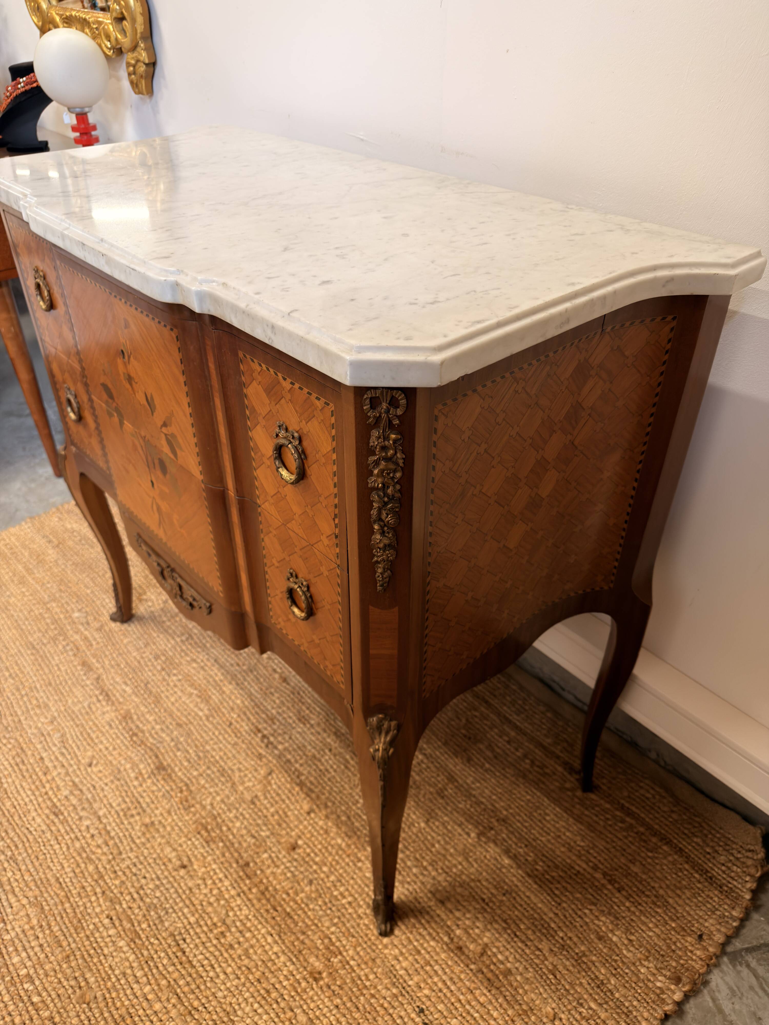 Commode Transition stamped by François Daidé, with a white marble top.