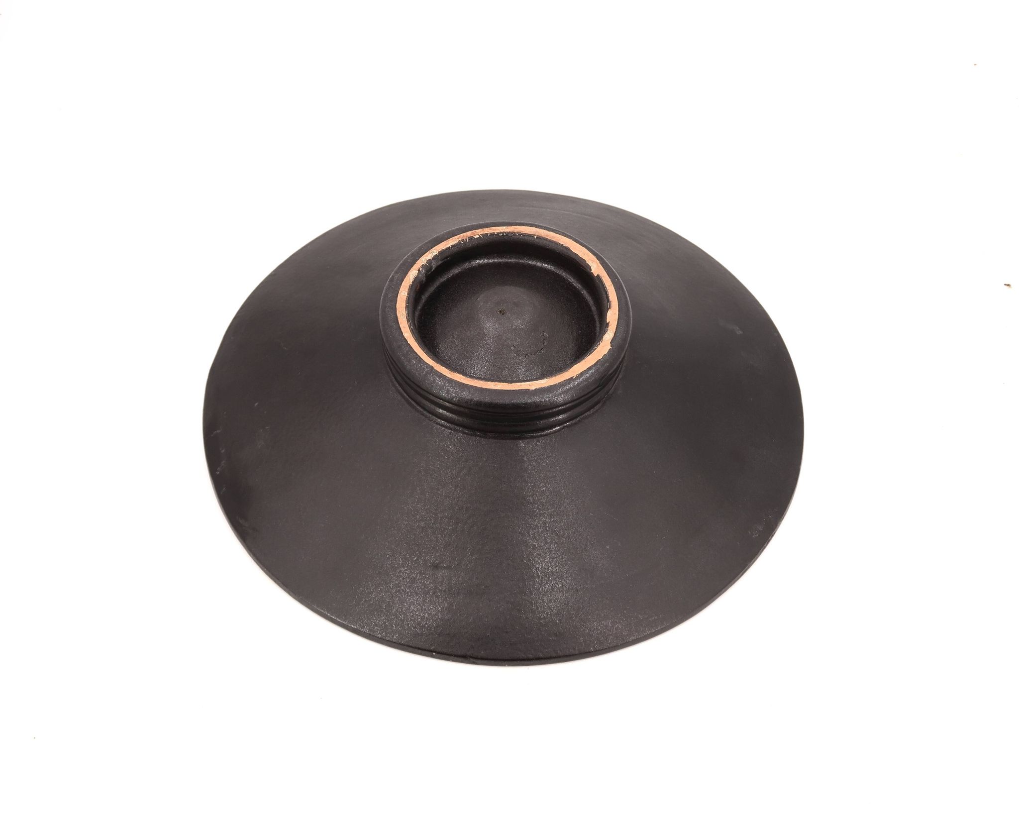 Centre de table noir en céramique sur pied, La Bergerie Vallauris