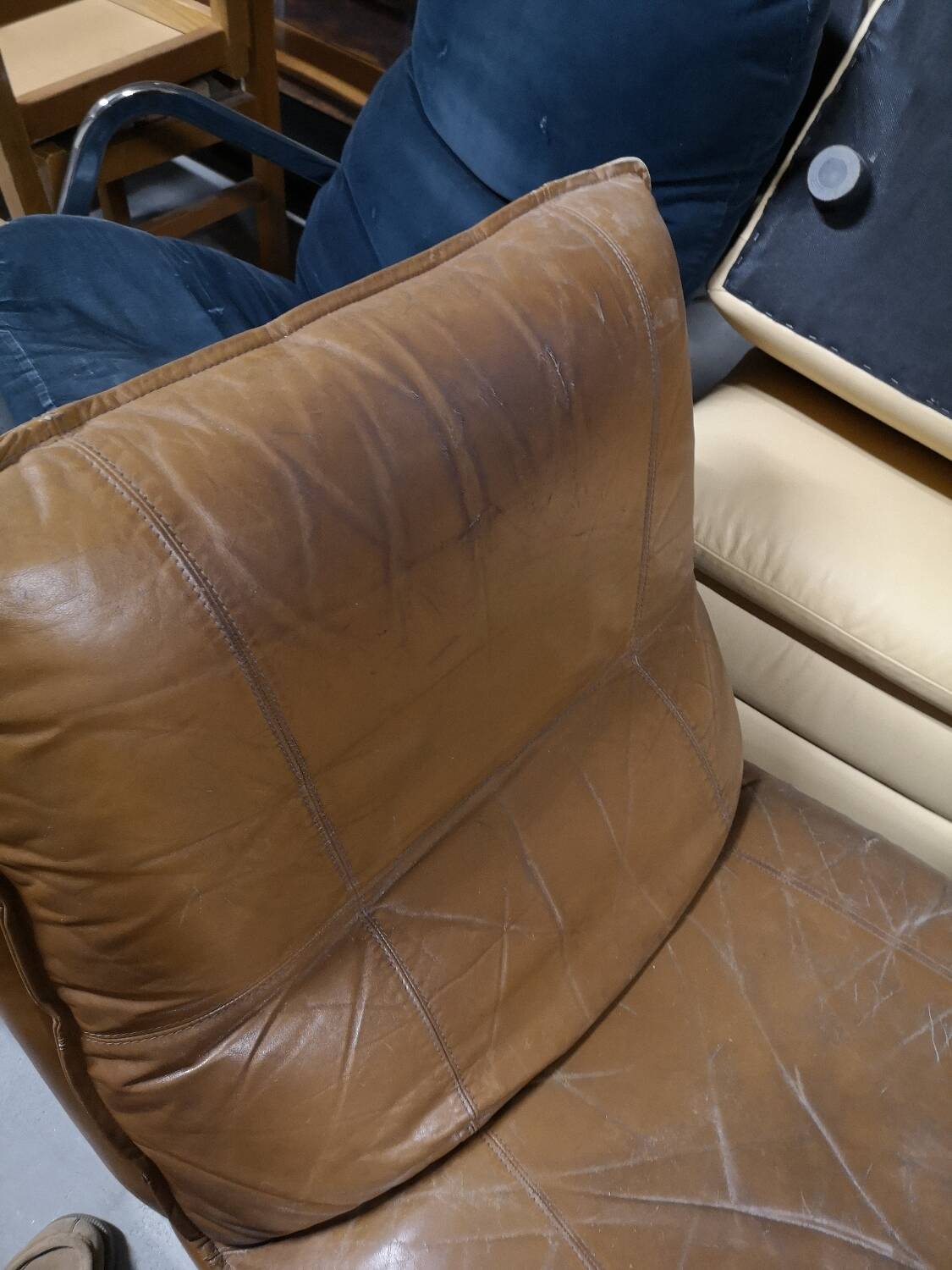 70s lounge chair in camel leather