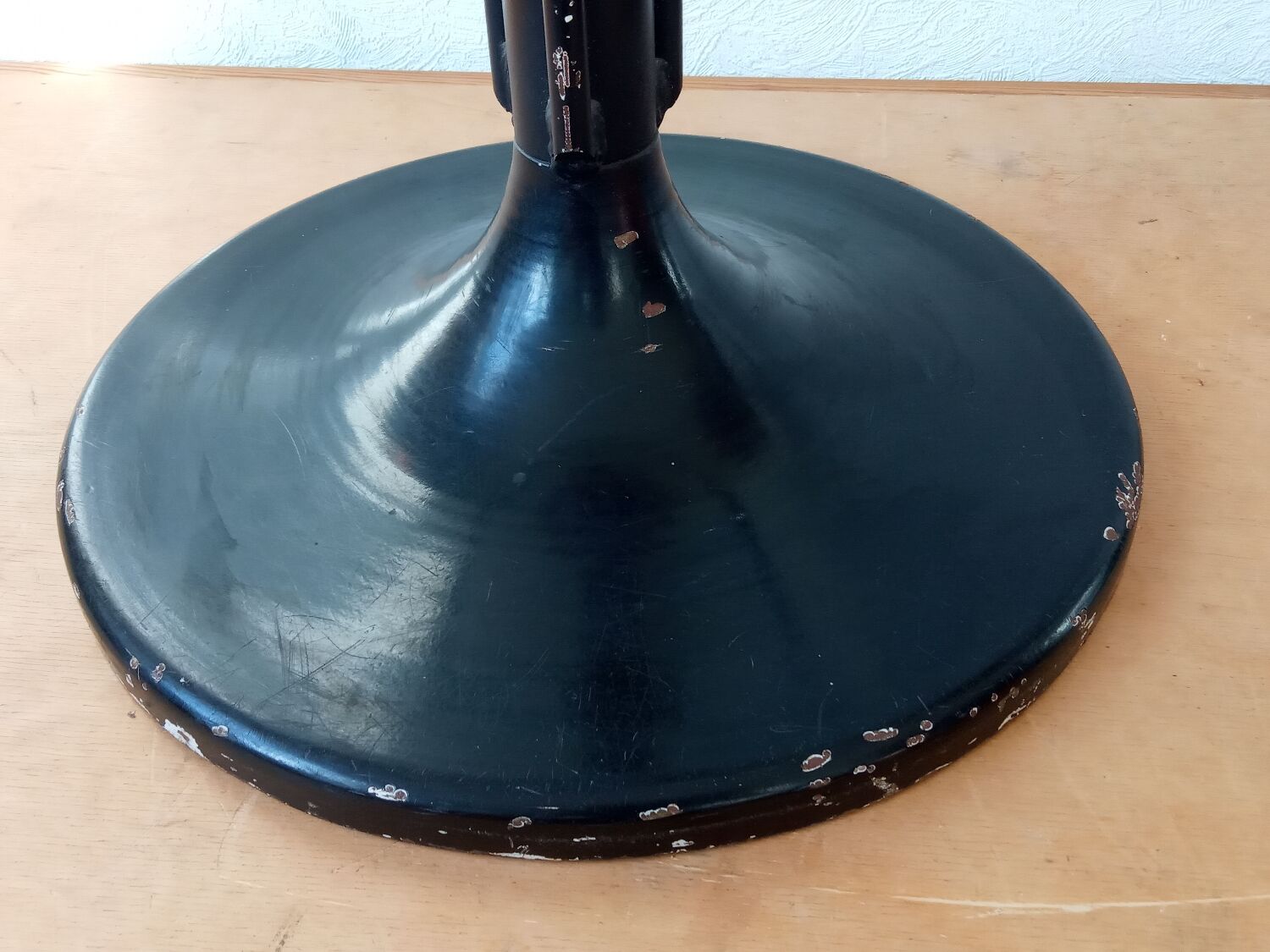 Pair of 60s tulip foot bar stools