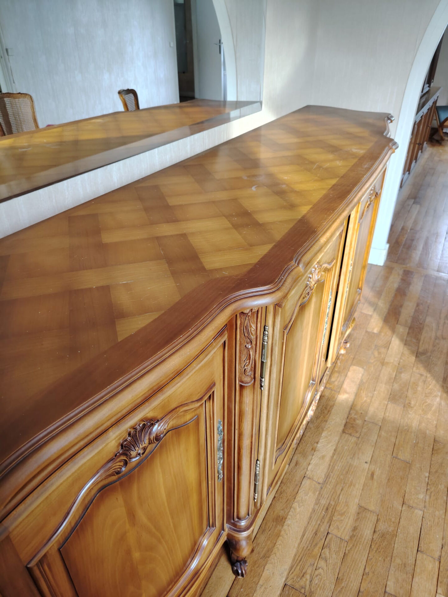 Bahut style Louis XV
