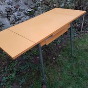 Table orange formica, 2 extensions