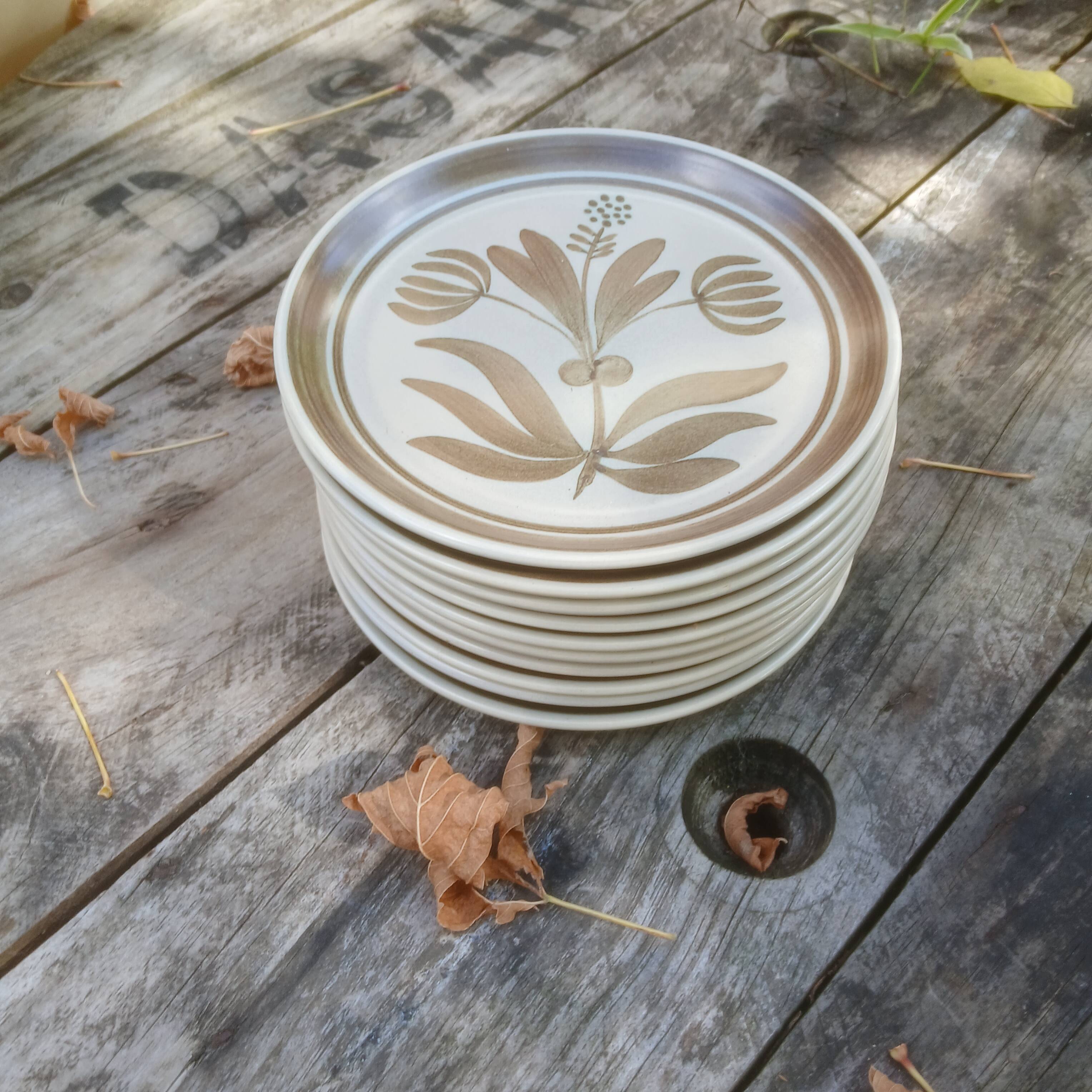 Vintage Longchamp dessert plate set