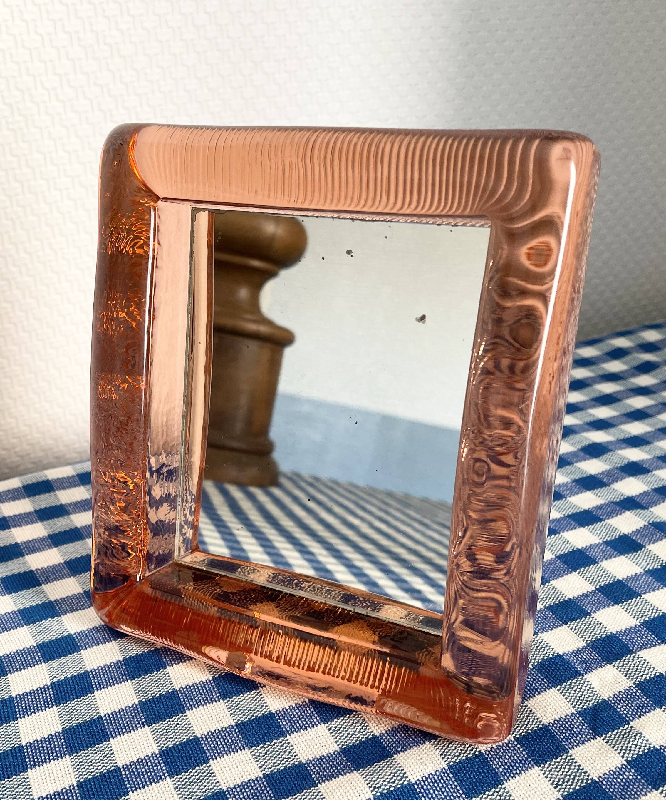 Miroir en verre rose d’Italie