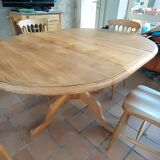 Interior's table and 4 chairs